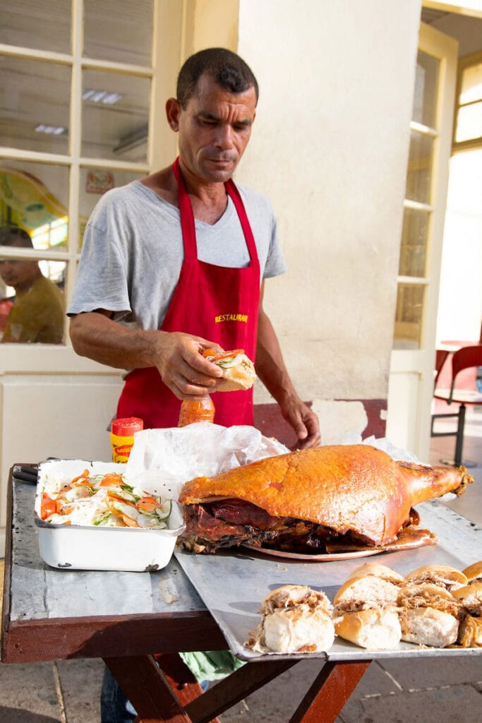 2. Pan con Lechon