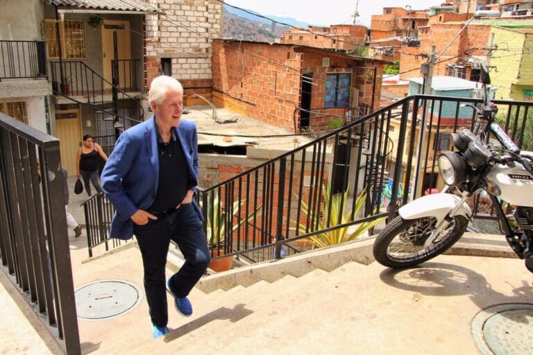 2. Bill Clinton Visits Comuna 13 Medellin. Is it Save to Travel to Colombia by Cosmopolitours